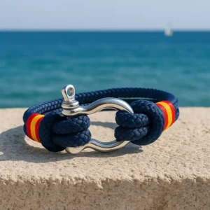 Pulsera grillete marino bandera de España vista al aire libre
