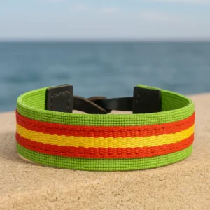 Pulsera bandera de España tela lima vista al aire libre