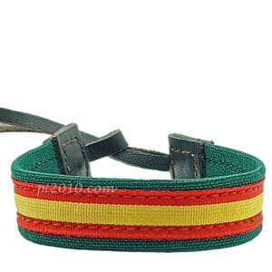 Pulsera de tela verde con la bandera de España. Hecha a mano en España