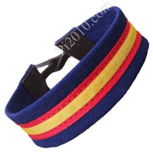 Pulsera ancha de tela azul marino con cinta de bandera de España. Hecha a mano en España