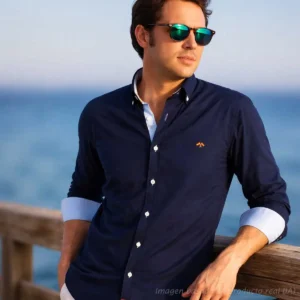 Camisa marino con detalles celeste y bandera de España en hombre