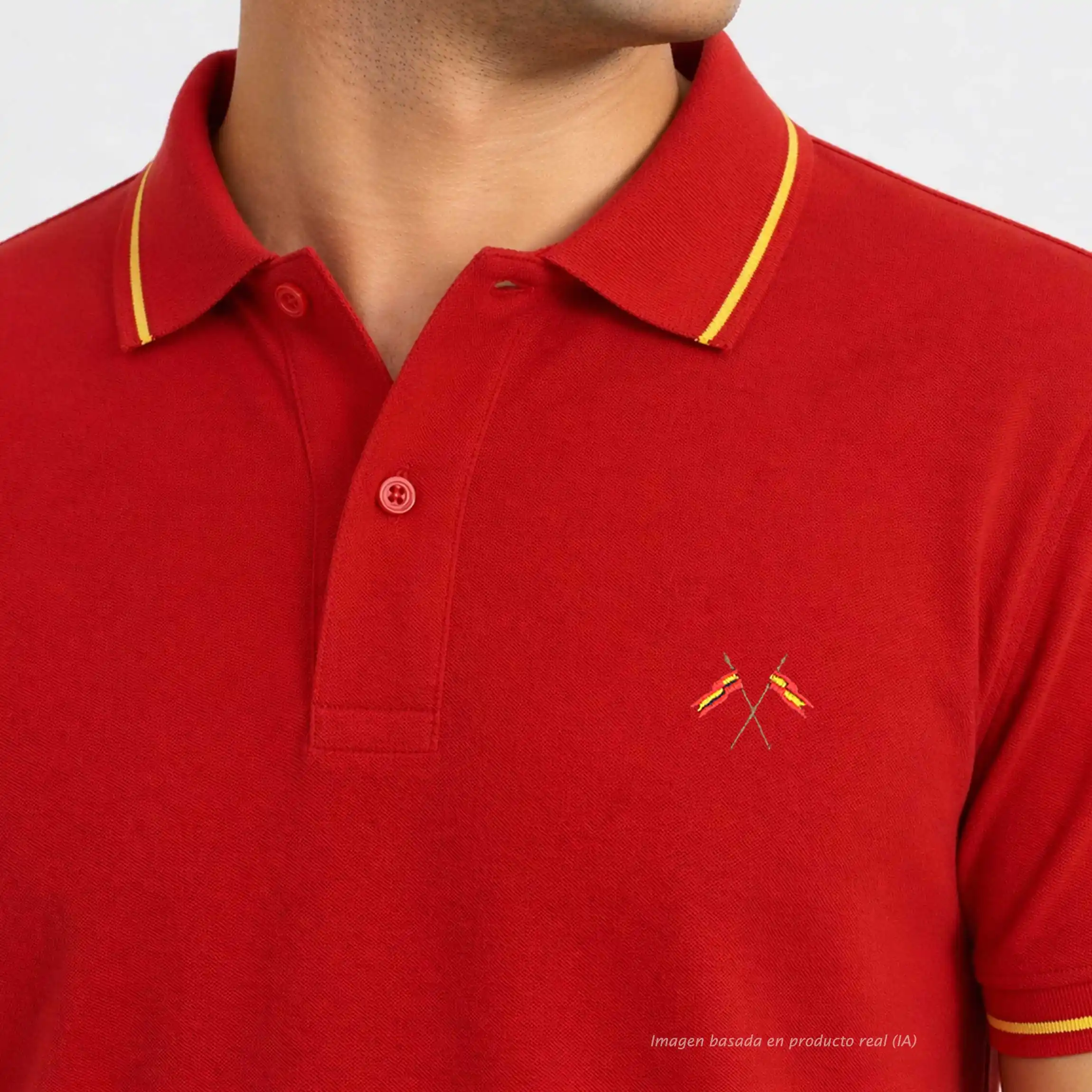 detalle bordado banderas de España cruzadas en polo rojo