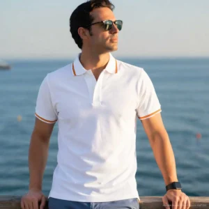 polo blanco hombre con bandera de España en cuello y mangas