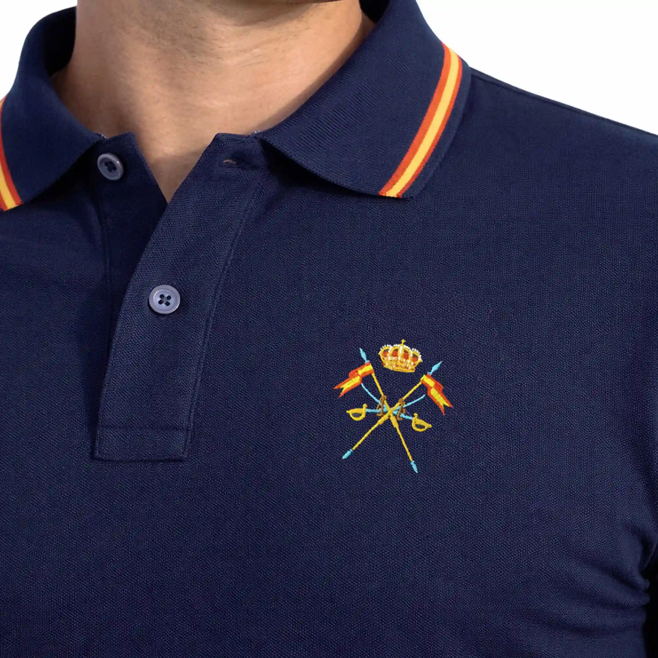 polo caballeria española marino detalle bordado pecho y cuello bandera españa