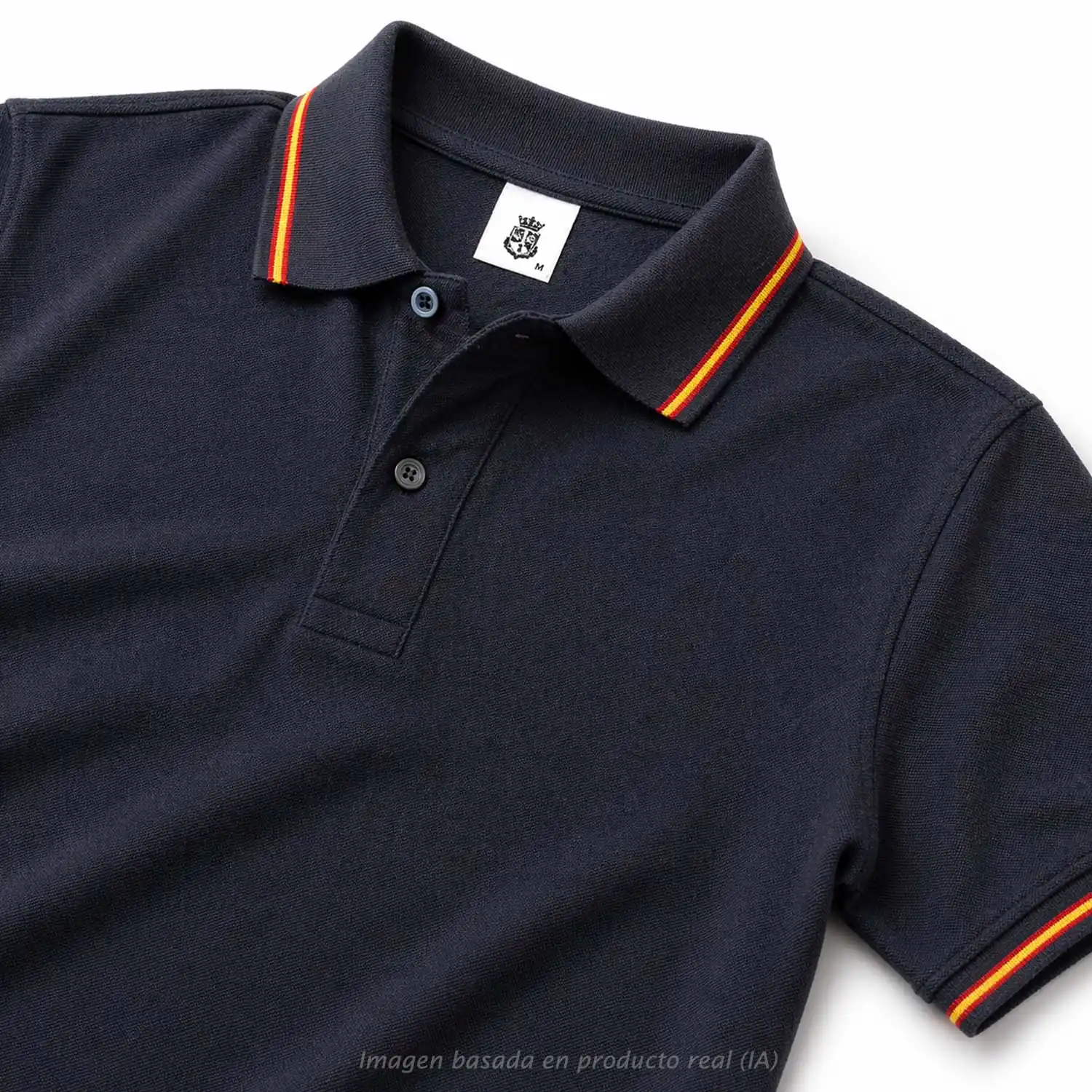 polo negro con bandera de España en cuello y mangas