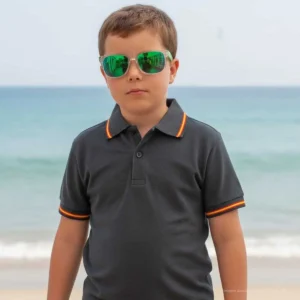 Polo niño grafito con bandera de España en cuello y mangas