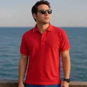 polo rojo hombre con bandera de España en cuello y mangas
