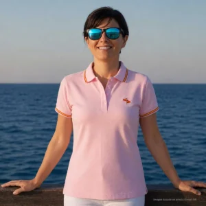 Polo rosa con banderas de España en mástil mujer vista frontal