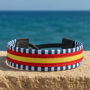 Pulsera rayas marino España vista al aire libre