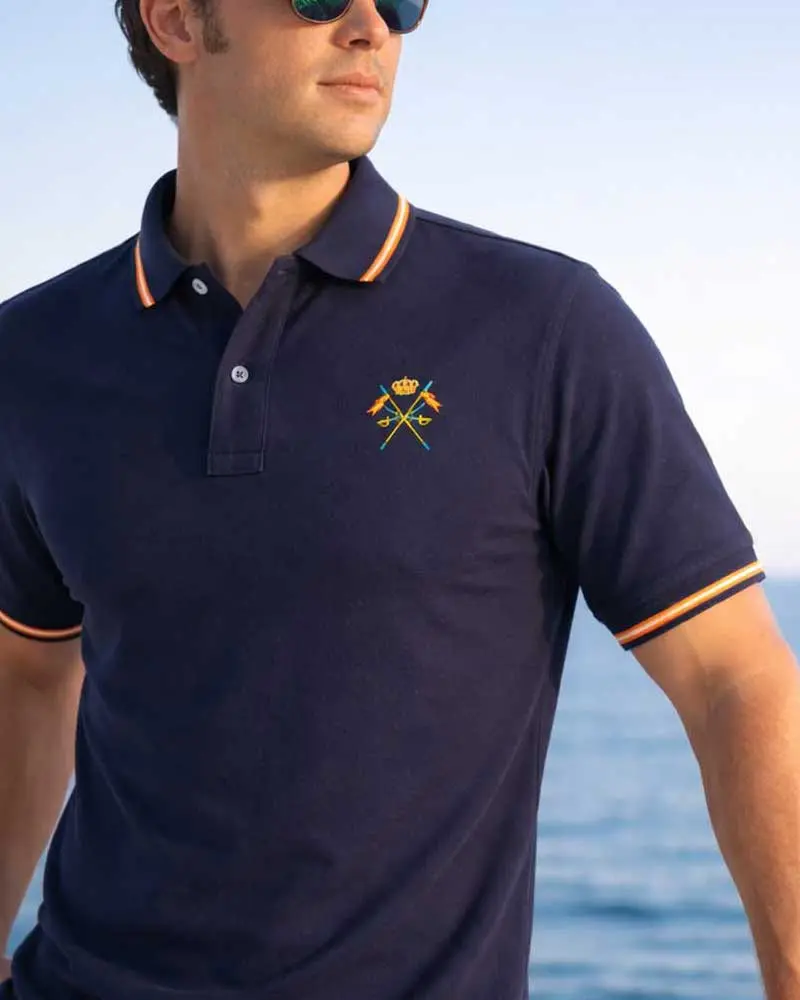 polo azul marino con bordado bandera de España para hombre estilo elegante casual verano